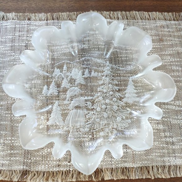 Vintage Mikasa Christmas Story Round Serving Bowl Dish 13.5" - Picture 3 of 8